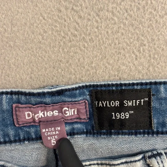 Dickies Girl Taylor Swift 1989 Denim Shorts Fox Patch Light Wash Juniors. Sz 5